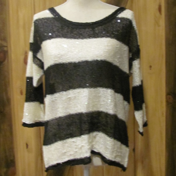 BKE Sweater - Picture 1 of 2